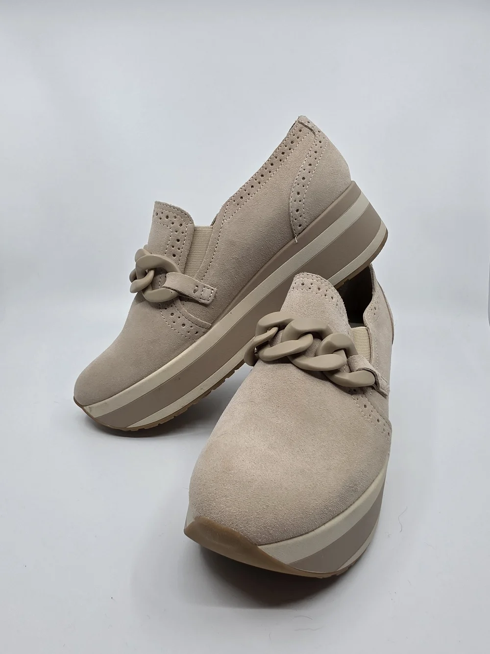 Dolce Vita Women’s Slip-On Platform Loafer in Taupe with Chain Accent, NWOT, 10